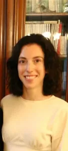 Portrait de Mathilde, cheveux bruns, membre du collectif Max&Co de Paris 15